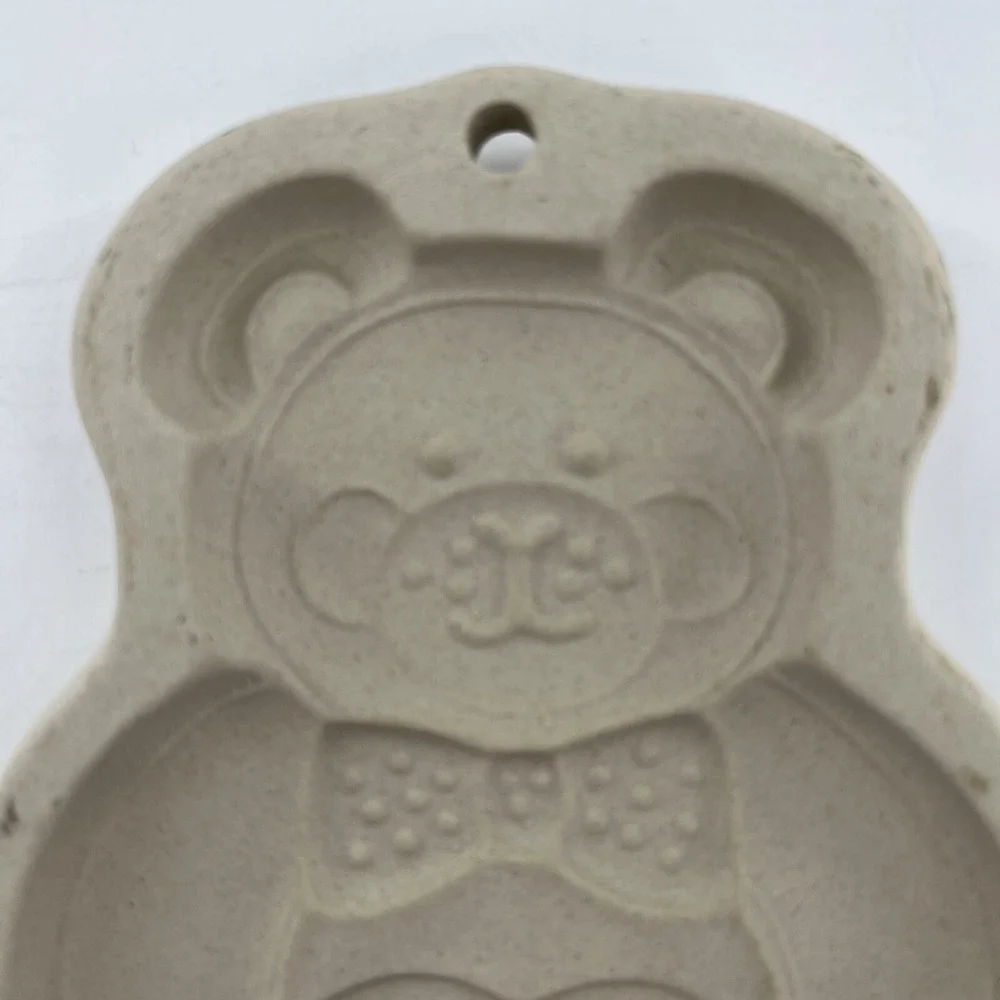 2 Pc Lot Pampered‎ Chef Heart & Bear Cookie Chocolate Mold Stoneware Bakeware